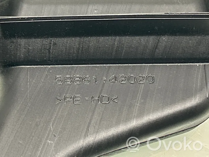 Toyota RAV 4 (XA50) Oro paėmimo kanalo detalė (-ės) 5886142020