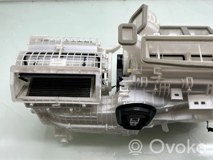 Toyota RAV 4 (XA50) Sisälämmityksen ilmastoinnin korin kokoonpano 8701033E70