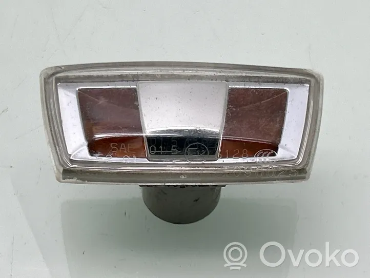 Opel Meriva B Etupuskurin suuntavilkku E126128