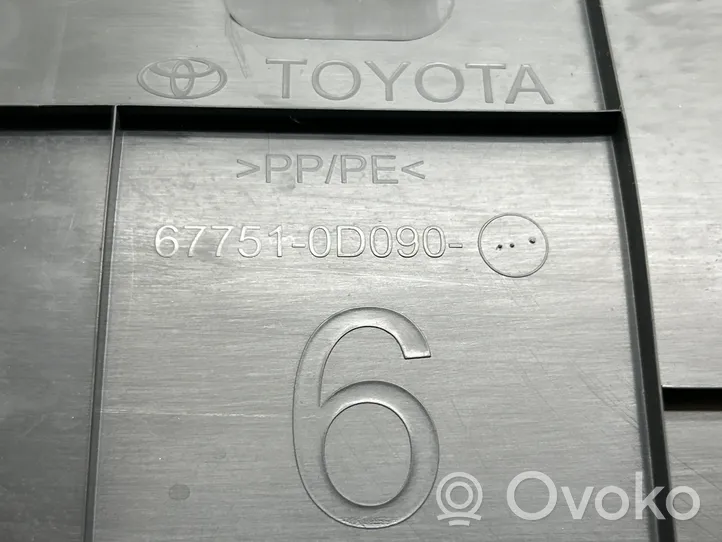 Toyota Yaris Cross Set rivestimento portellone posteriore/bagagliaio 67751-0D090