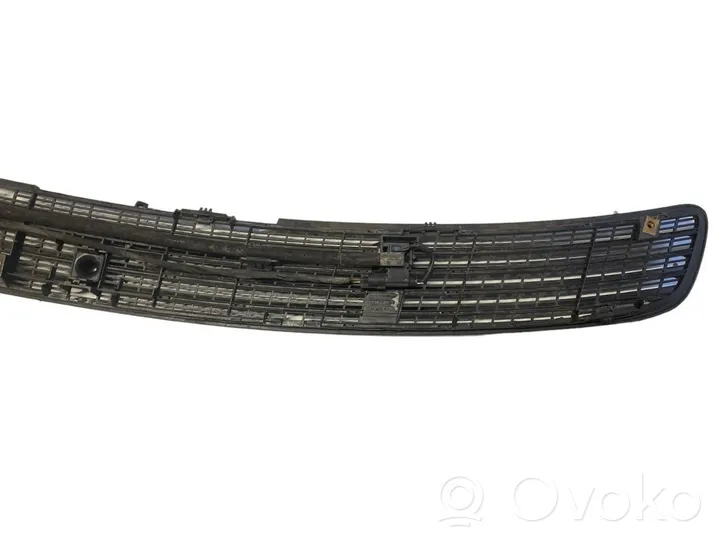 Mercedes-Benz C W203 Grille calandre de capot 2038800205