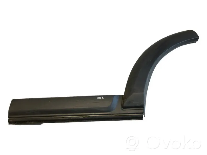 Land Rover Discovery 3 - LR3 Rear arch trim DGP000154
