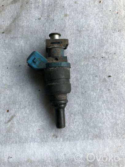 Volkswagen PASSAT B5 Injecteur de carburant 058133551F