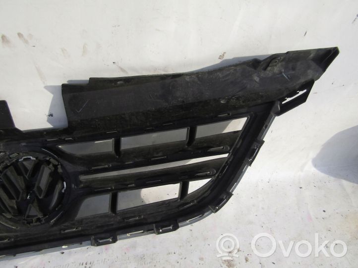 Volkswagen Routan Maskownica / Grill / Atrapa górna chłodnicy 