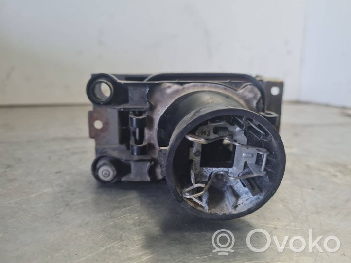 Volkswagen PASSAT B3 Передняя противотуманная фара 301133477