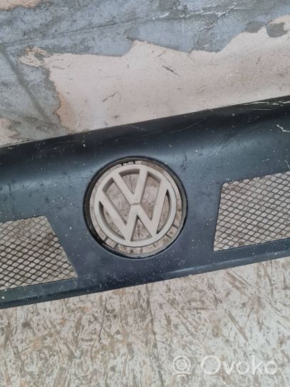 Volkswagen PASSAT B3 Etusäleikkö 357853601