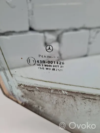 Mercedes-Benz S W220 priekšējo durvju stikls (četrdurvju mašīnai) 43R001426