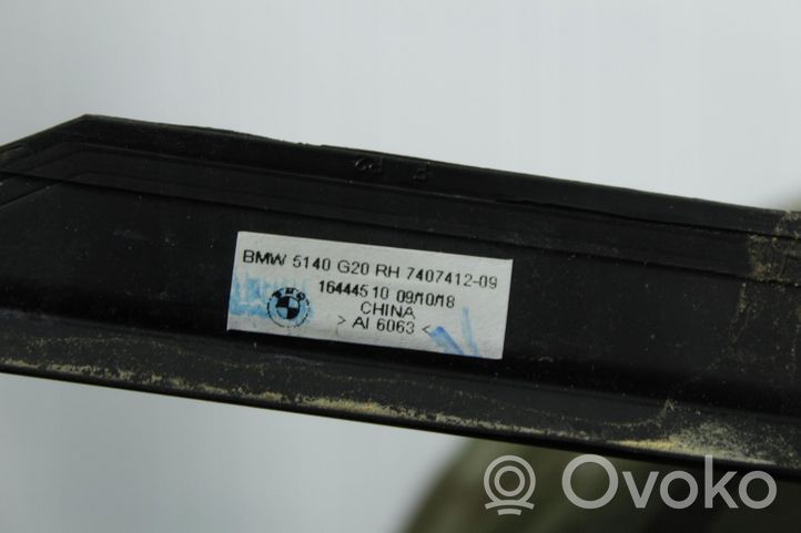 BMW 3 G20 G21 Moulure de porte avant 7407412