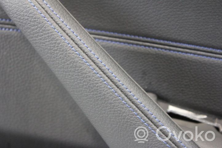 BMW 5 G30 G31 Rivestimento del pannello della portiera posteriore 