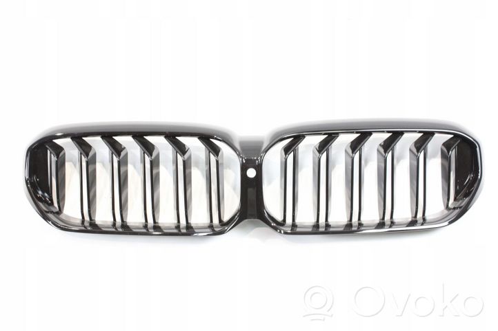 BMW M5 F90 Front bumper upper radiator grill 