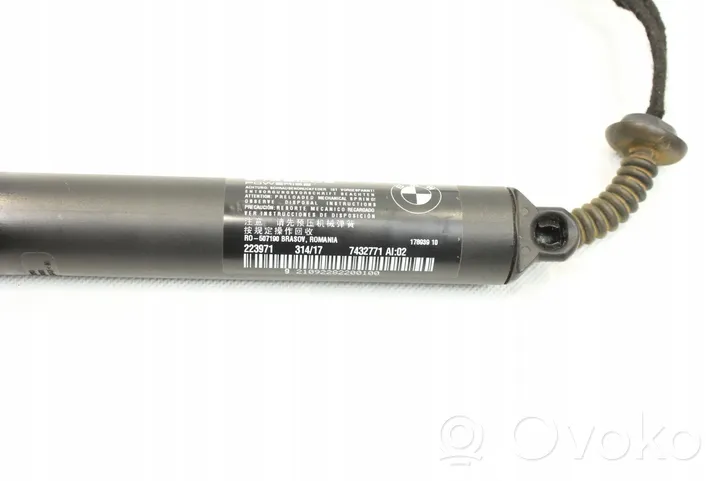 BMW 2 F46 Siłownik elektryczny podnoszenia klapy tylnej / bagażnika 7432771