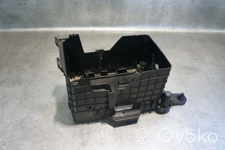 Volkswagen PASSAT CC Vassoio scatola della batteria 1K0915333