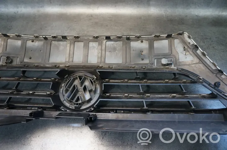 Volkswagen PASSAT CC Griglia anteriore 3C8853651