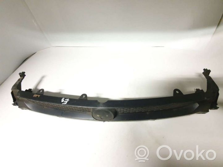 Mazda 323 F Grille calandre supérieure de pare-chocs avant BC1C50719