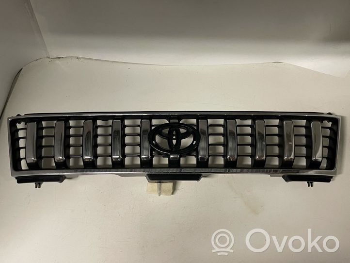 Toyota Land Cruiser (HDJ90) Etupuskurin ylempi jäähdytinsäleikkö 5311160310