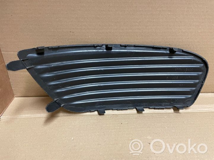 Subaru Legacy Grille inférieure de pare-chocs avant 57731AE400