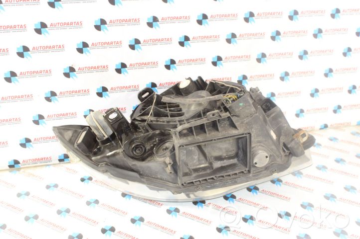 BMW 1 E81 E87 Lampa przednia 7249651