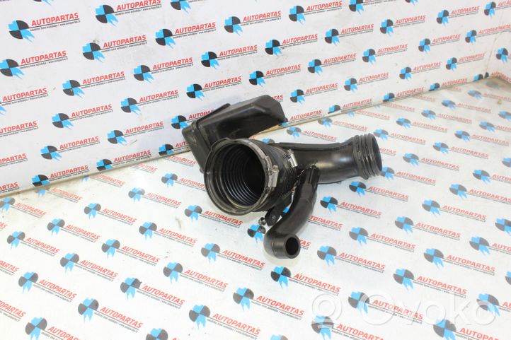 BMW X3 E83 Parte del condotto di aspirazione dell'aria 115643101