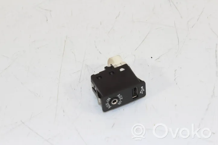 BMW X3 F25 Connettore plug in USB 9237653