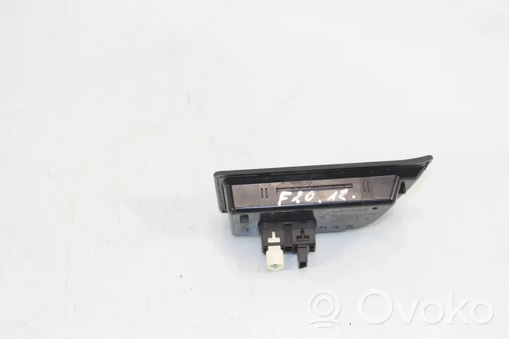 BMW 1 F20 F21 AUX in-socket connector 105026812