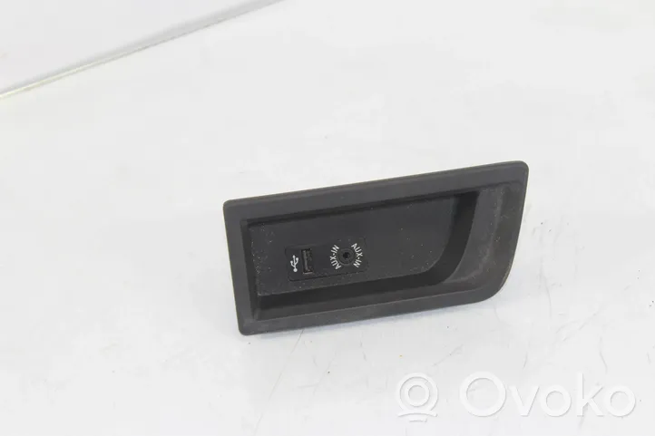 BMW 3 F30 F35 F31 USB savienotājs 9207358