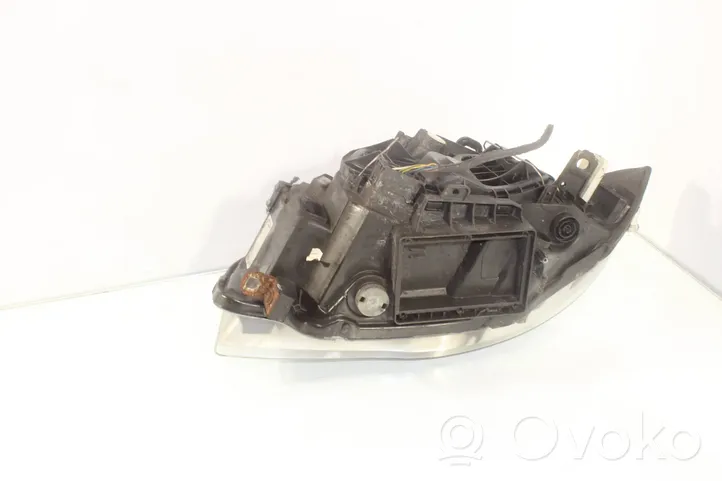 BMW 1 E82 E88 Lampa przednia 7193390