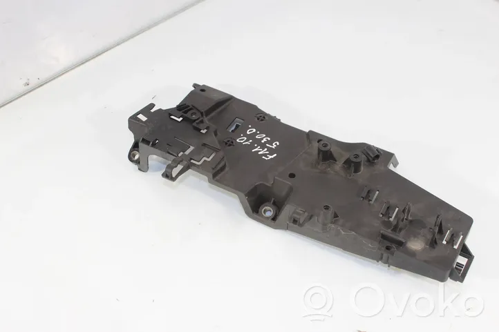 BMW 5 F10 F11 Autres pièces compartiment moteur 7806494