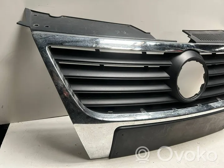 Volkswagen PASSAT B6 Front bumper upper radiator grill 3C0853651