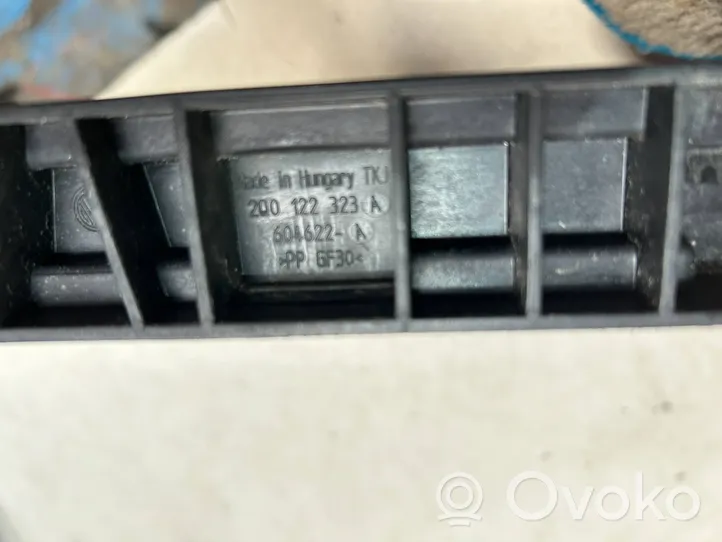 Skoda Octavia Mk4 Etupuskurin alempi jäähdytinsäleikkö 2Q0122323A