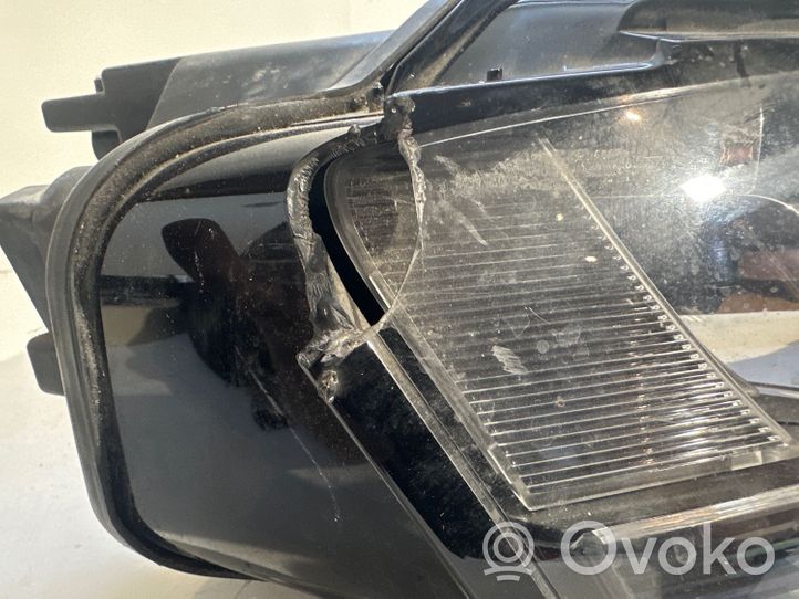 Audi A4 S4 B8 8K Lampa przednia 8K0941004