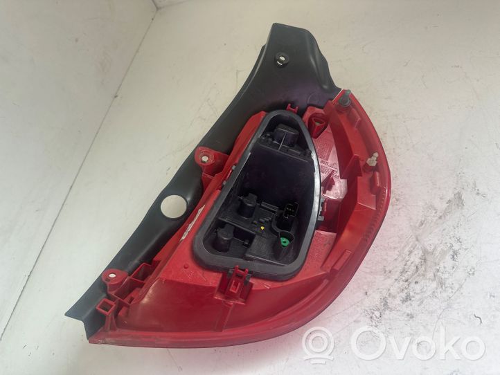 Renault Clio III Lampa tylna 8200776048