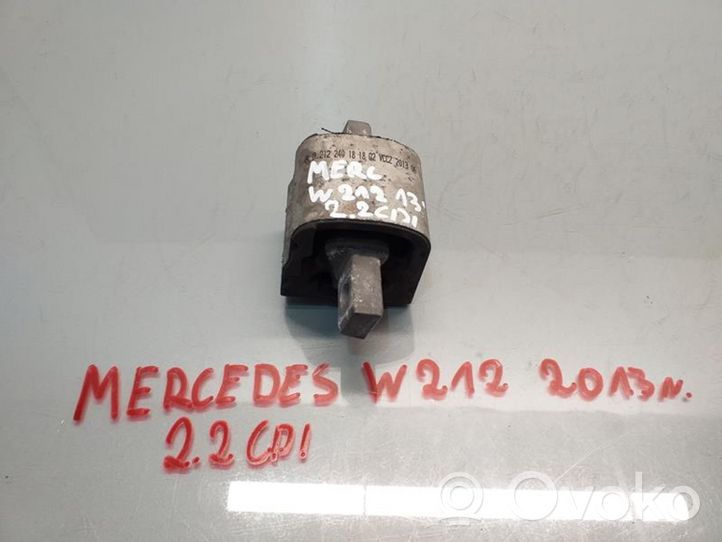 Mercedes-Benz E AMG W212 Supporto della scatola del cambio A2122401818