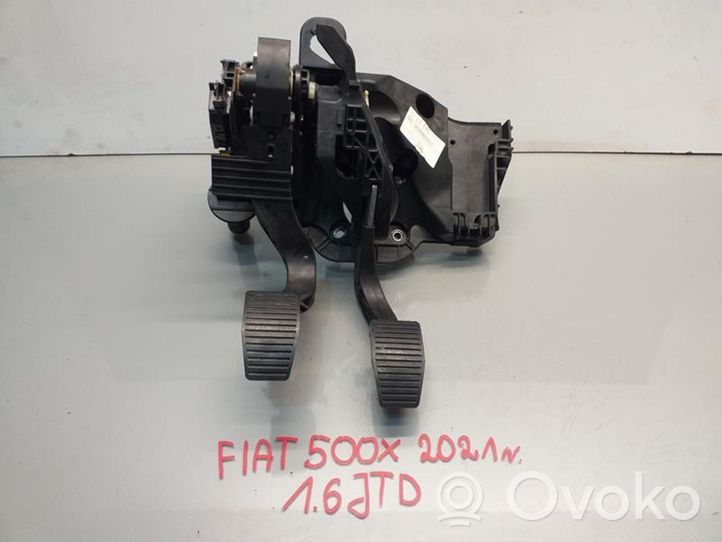 Fiat 500X Gruppo staffa di montaggio del pedale della frizione 00520490260