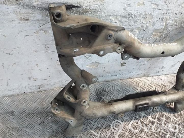 Mercedes-Benz E AMG W212 Engine mount bracket 