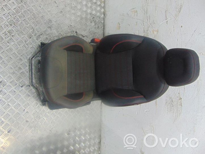 Peugeot 2008 I Asiento delantero del conductor 