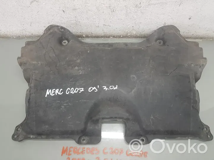 Mercedes-Benz CLK C207 A207 Copri motore (rivestimento) A2045202823