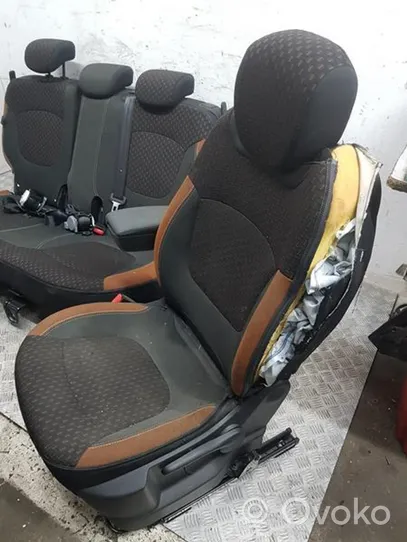 Renault Captur Fotele / Kanapa / Komplet 