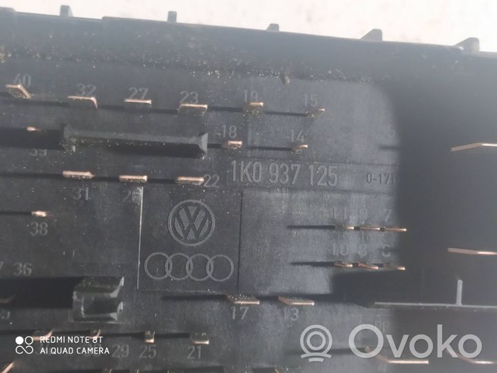 Volkswagen Touran I Module de fusibles 1K0937125