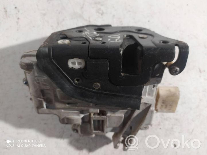 Volkswagen Touareg II Etuoven lukko 4G0839016