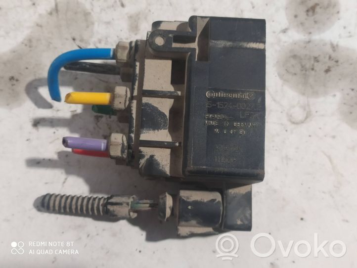 Volkswagen Touareg II Blocco valvola della sospensione pneumatica 15152400272