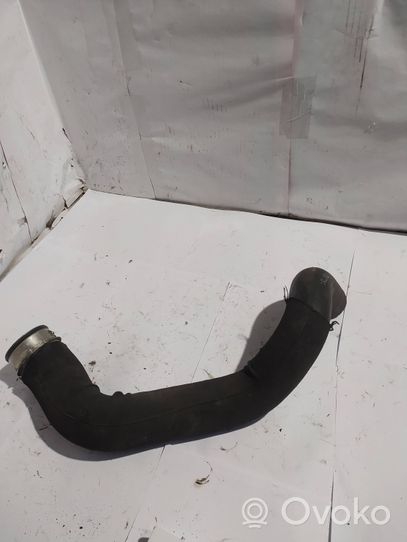 Volkswagen Touareg II Tube d'admission de tuyau de refroidisseur intermédiaire 7P0145738