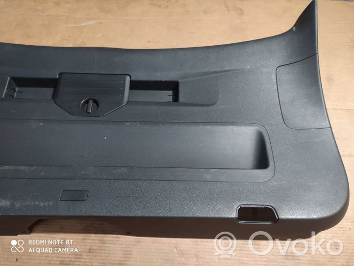 Volkswagen Touareg II Set rivestimento portellone posteriore/bagagliaio 7P6867601A