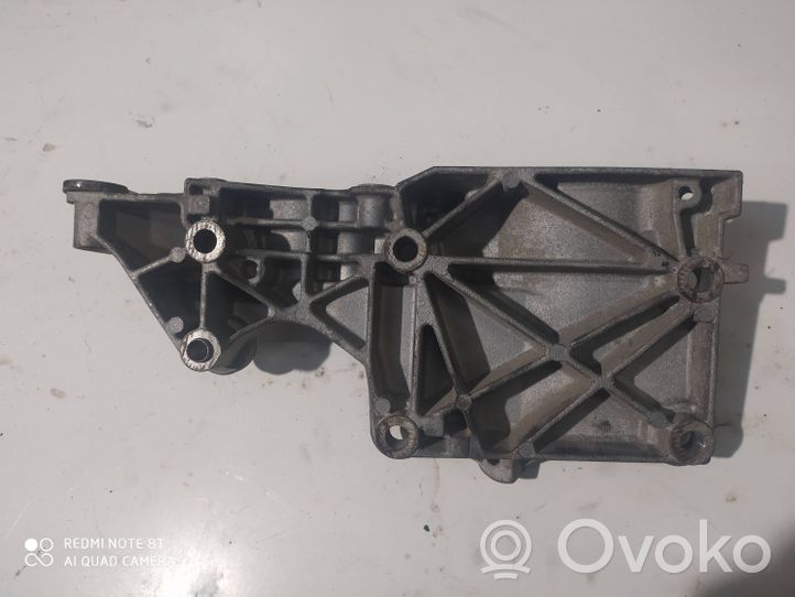 Skoda Octavia Mk2 (1Z) Support de générateur / alternateur 03G903143A