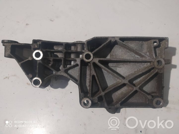 Volkswagen Golf V Support de générateur / alternateur 03G903143A