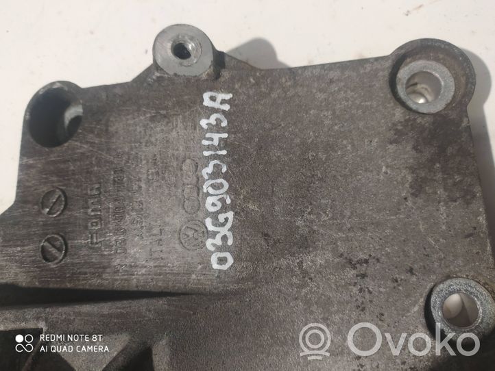 Volkswagen Golf V Support de générateur / alternateur 03G903143A