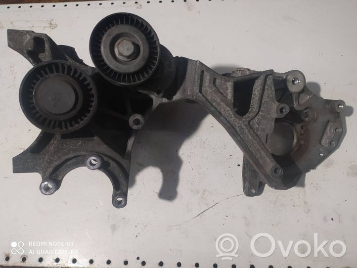 Audi A4 S4 B8 8K Polttoainepumpun kiinnike 03L903143H