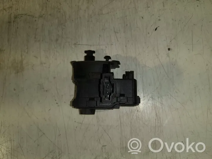 Volkswagen Touareg II Fuel tank cap lock motor 7P0810773A