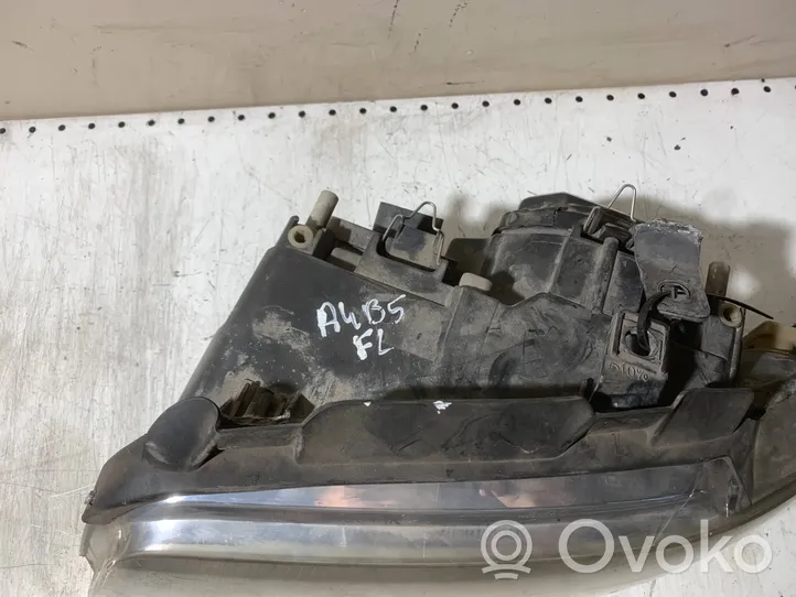 Audi A4 S4 B5 8D Phare frontale 