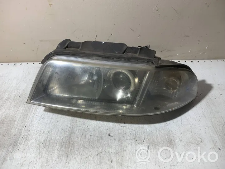 Audi A4 S4 B5 8D Lampa przednia 