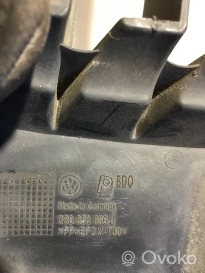 Volkswagen PASSAT B5.5 Etupuskurin alempi jäähdytinsäleikkö 3B0853666J